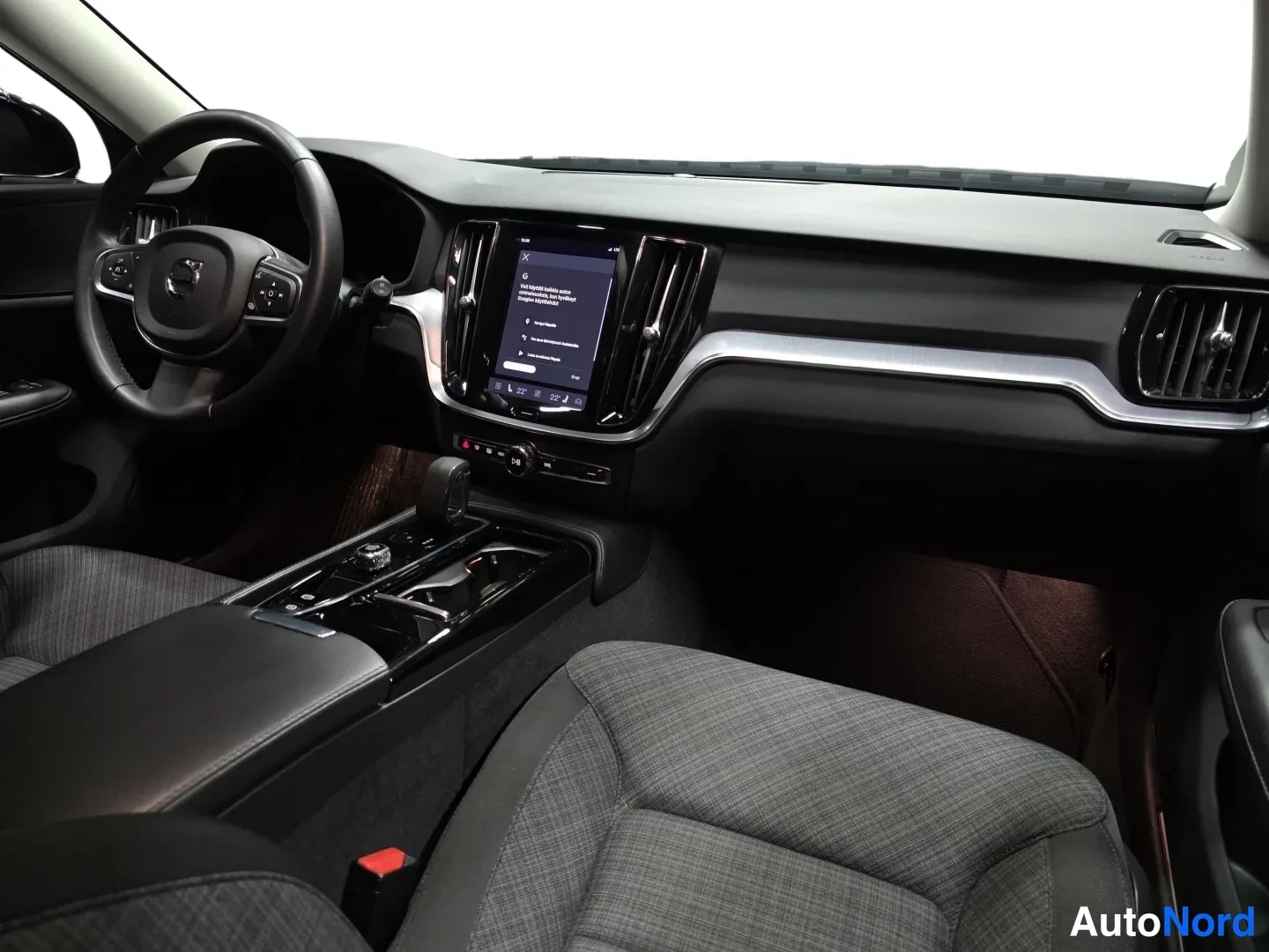 Black Volvo V60 2024, photo 9
