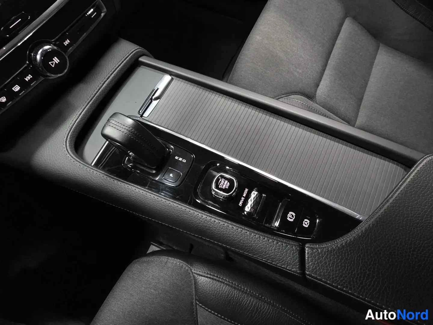 White Volvo V90 2021, photo 13