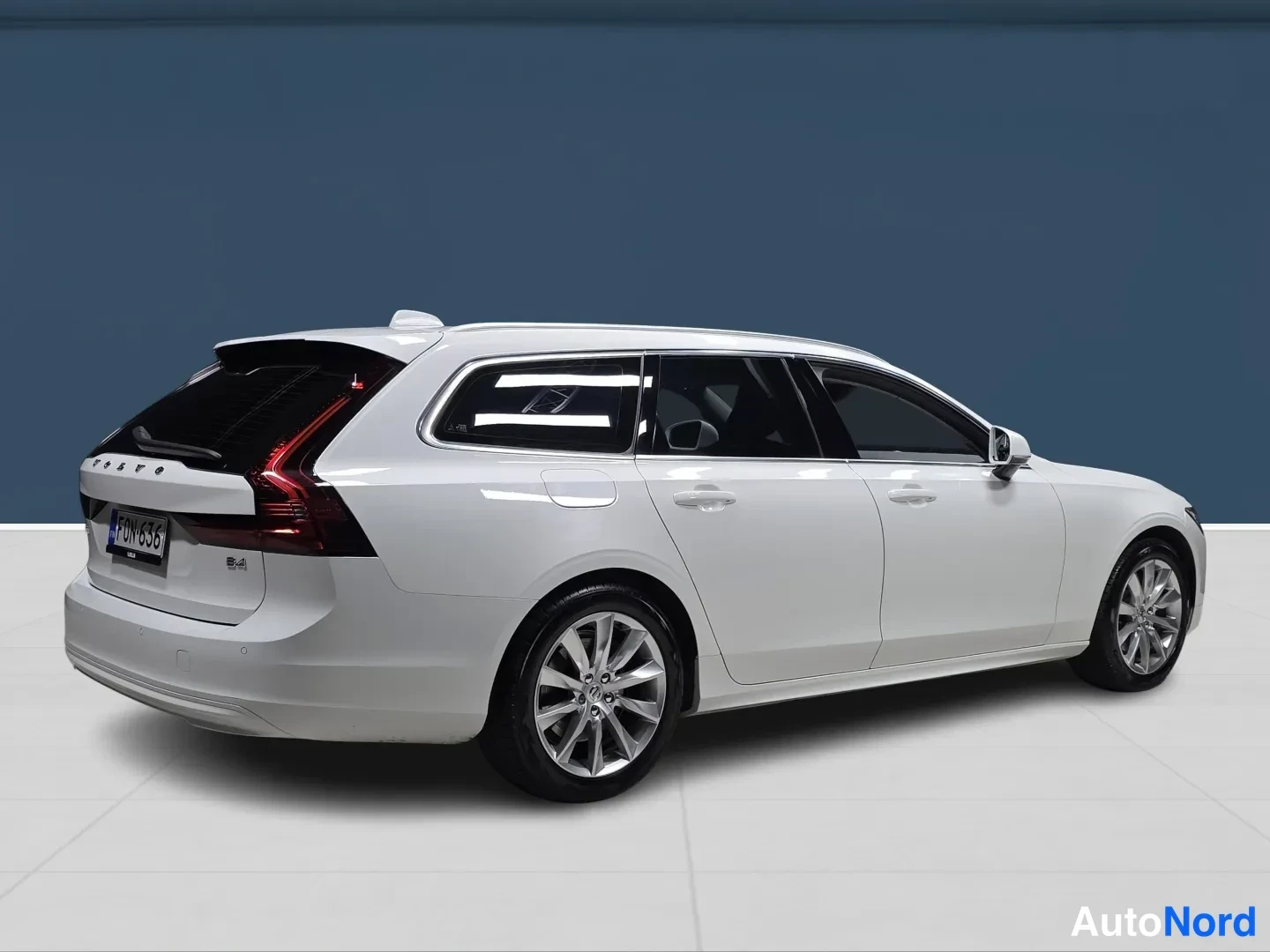 White Volvo V90 2021, rear three-quarter, photo 4