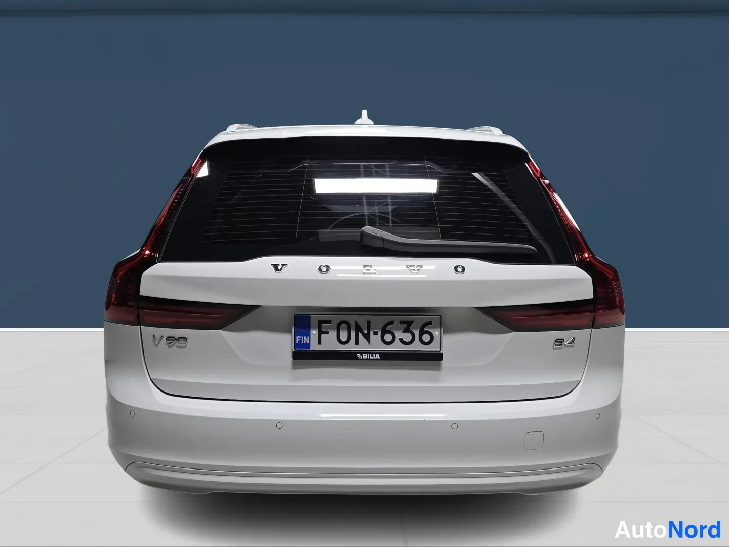 White Volvo V90 2021, rear, photo 6