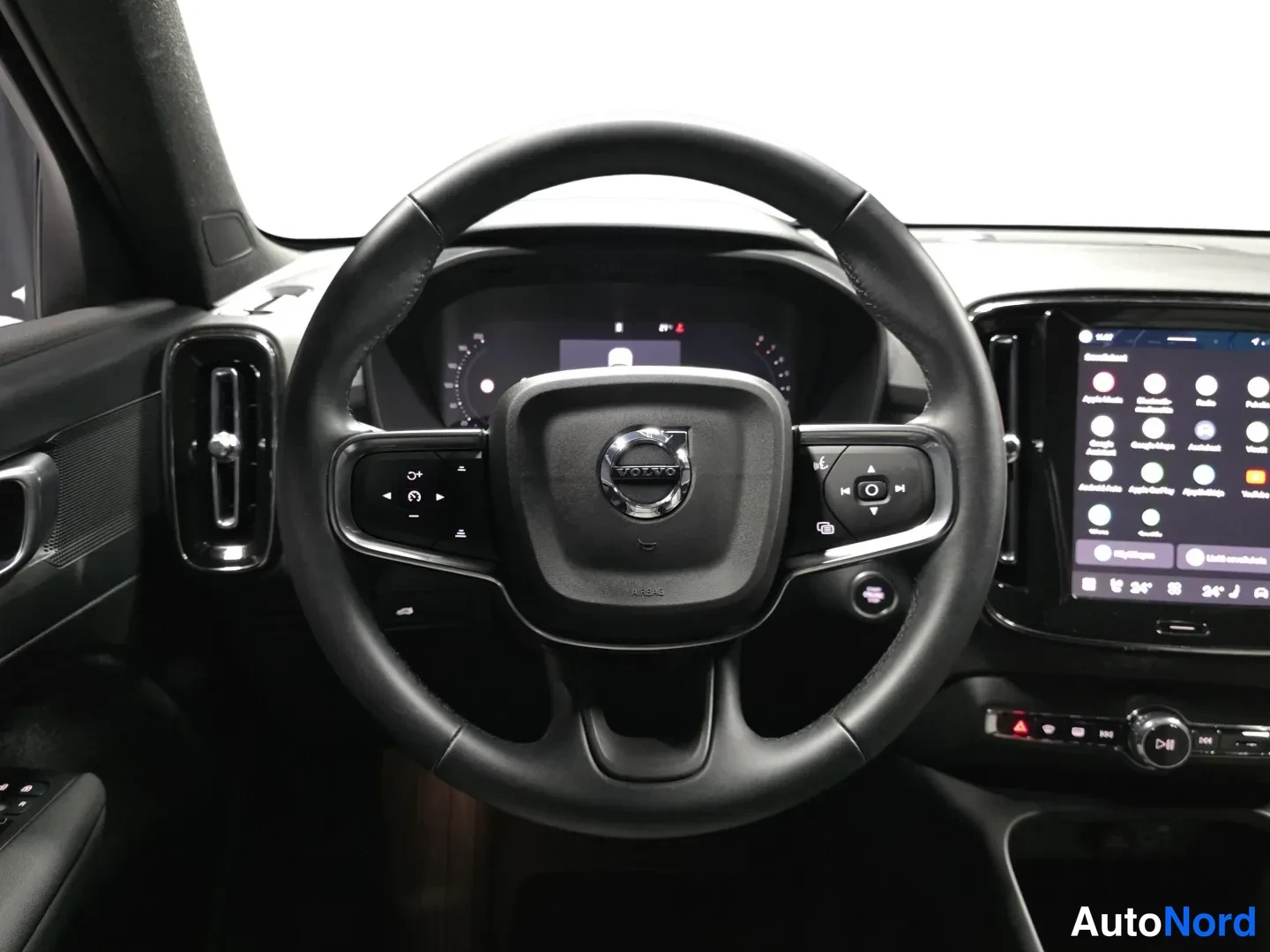 Grey Volvo XC40 2025, photo 12