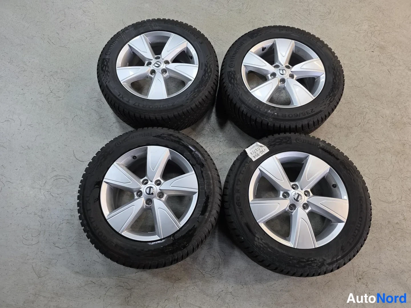 Grey Volvo XC40 2025, photo 13