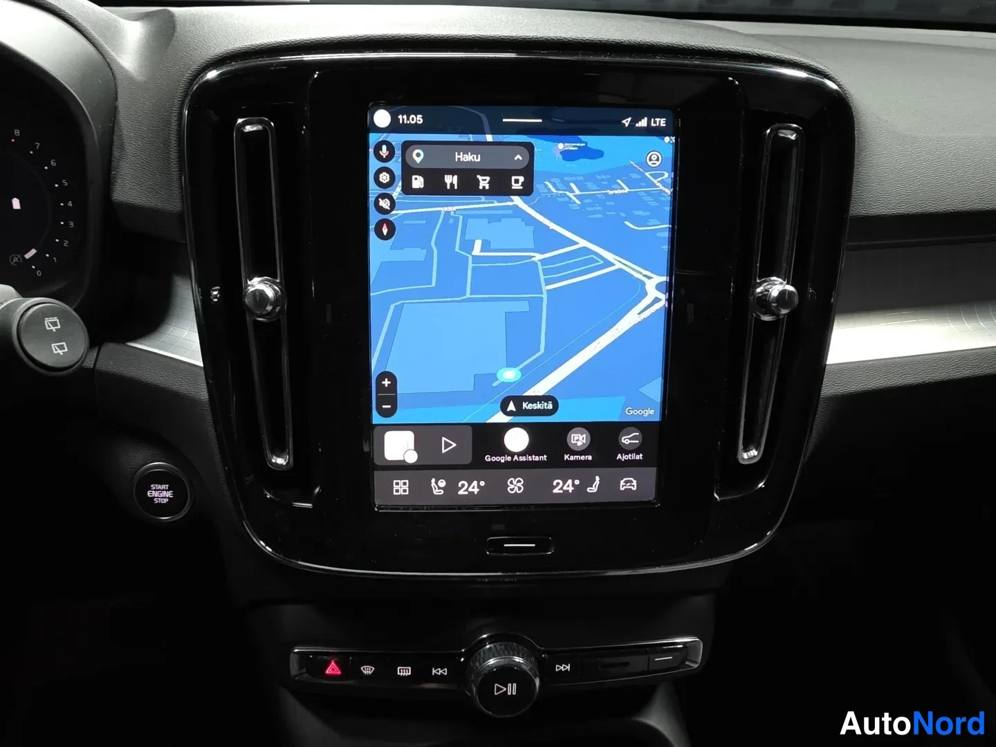 Grey Volvo XC40 2025, photo 14
