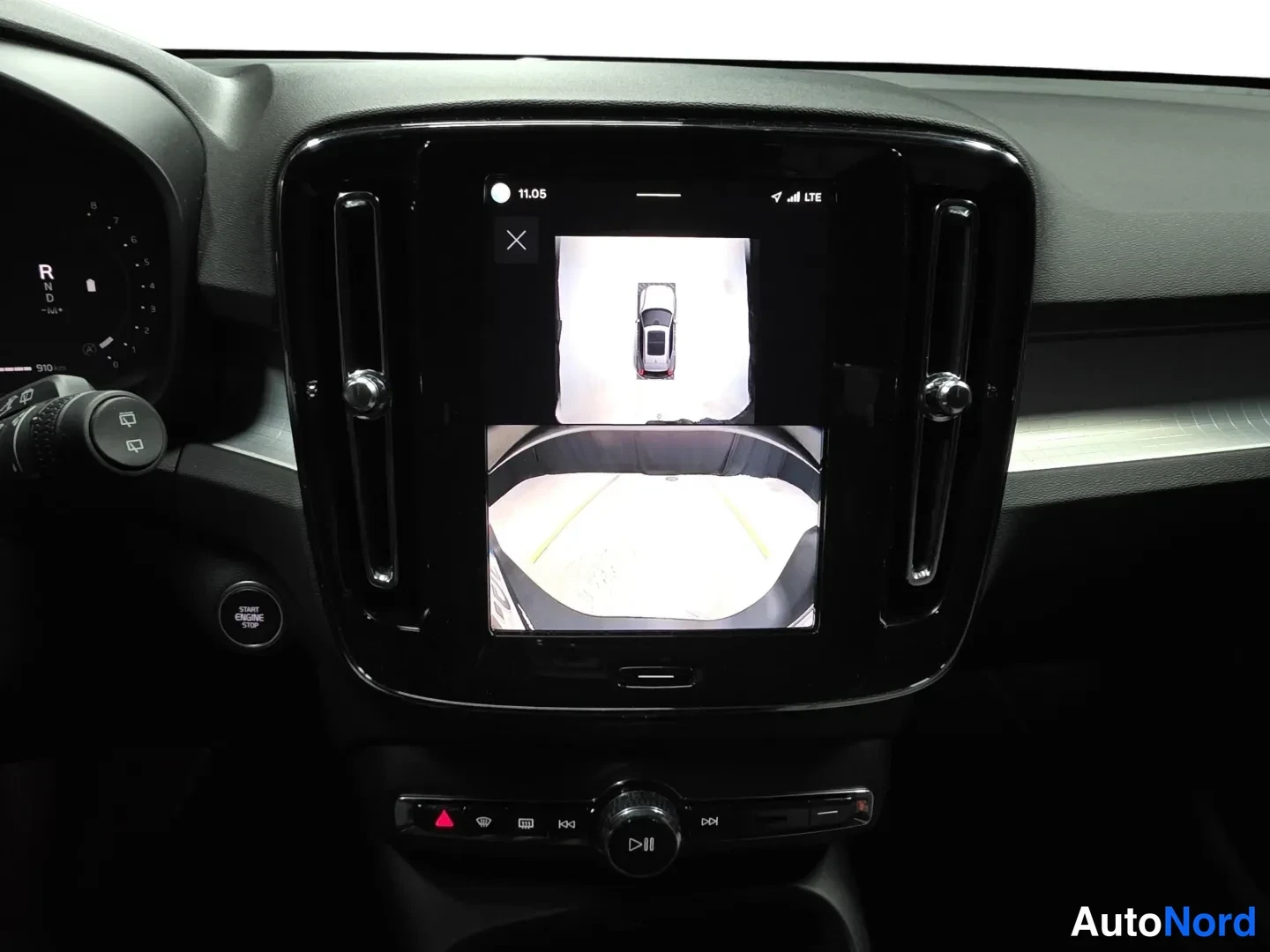 Grey Volvo XC40 2025, photo 15