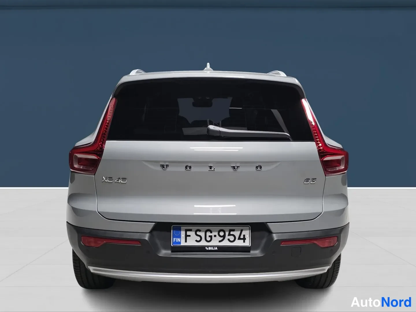 Grey Volvo XC40 2025, rear, photo 6