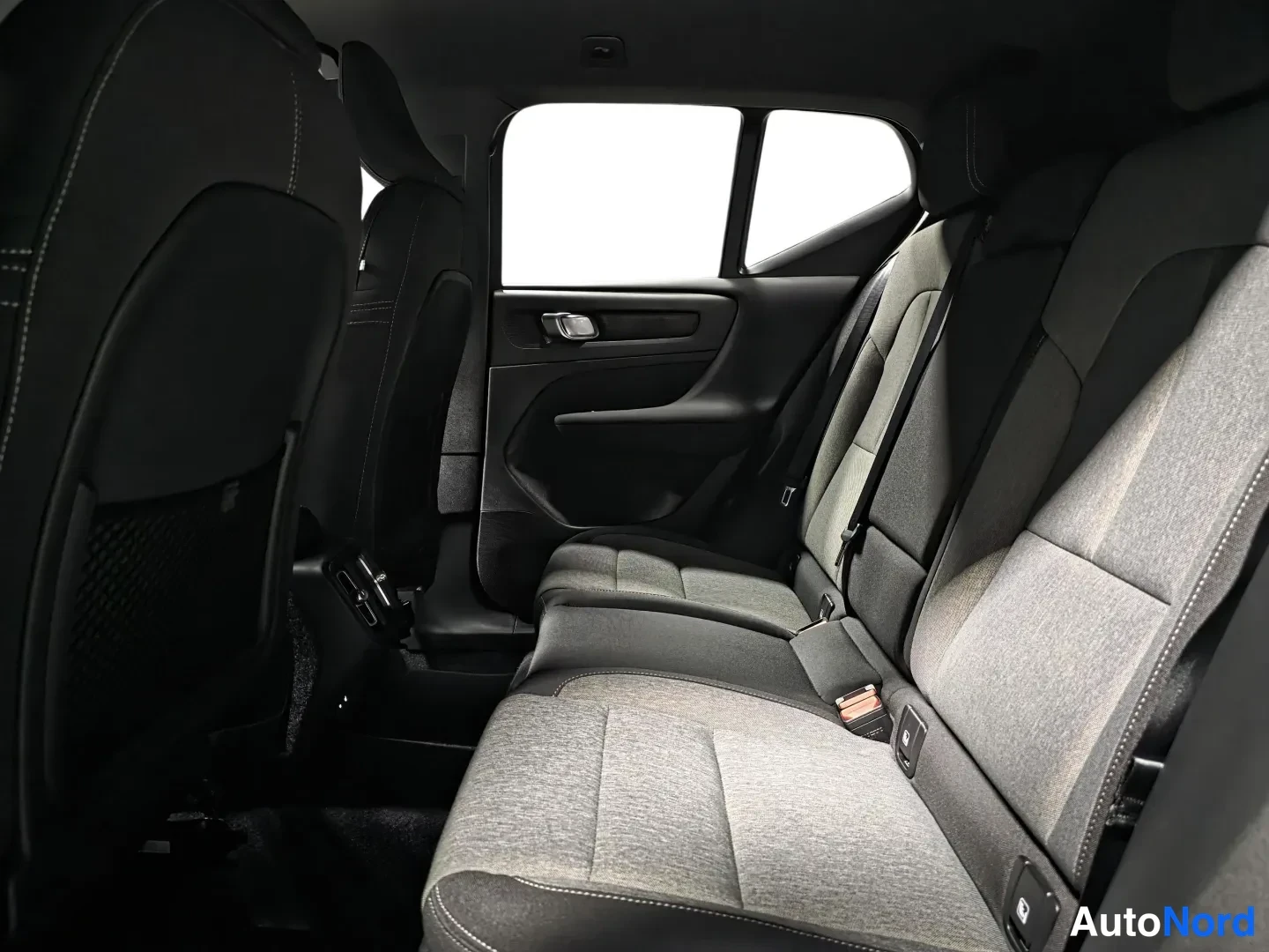 Grey Volvo XC40 2025, photo 11