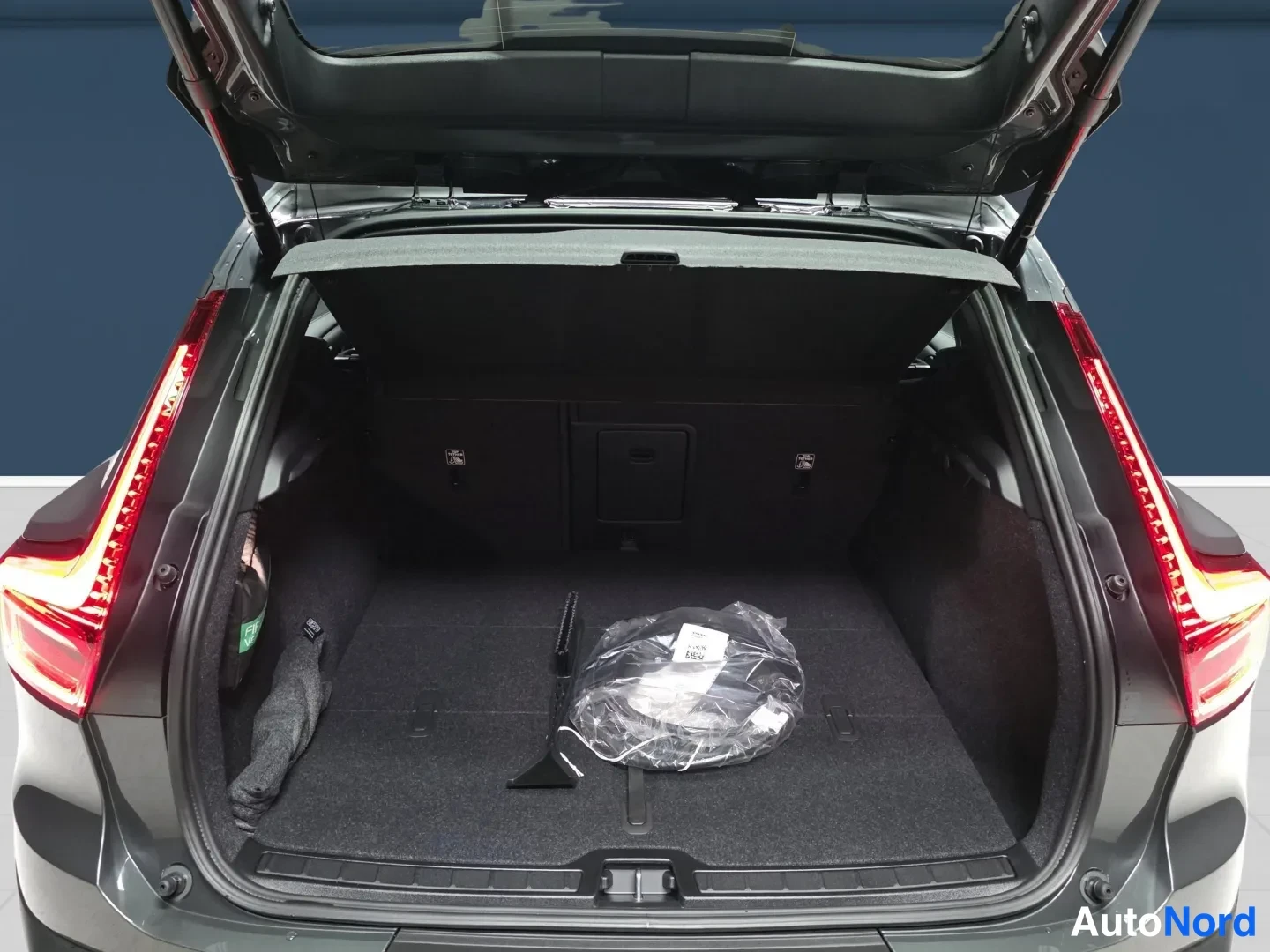 Vihreä Volvo EX40 2026, kuva 11