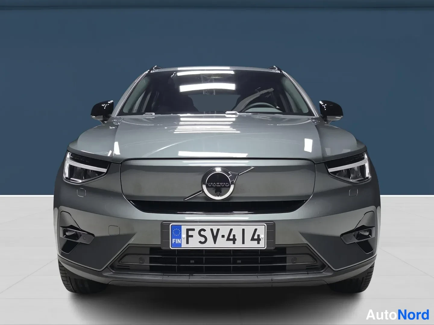 Vihreä Volvo EX40 2026, edestä, kuva 3