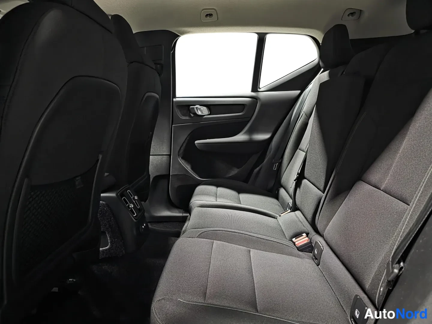 White Volvo XC40 2022, photo 14