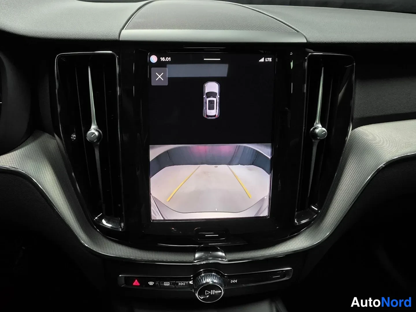 Beige Volvo XC60 2024, kuva 12