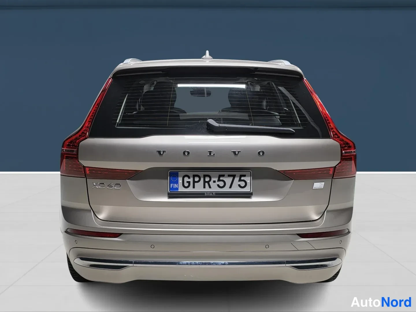 Beige Volvo XC60 2024, takaa, kuva 6