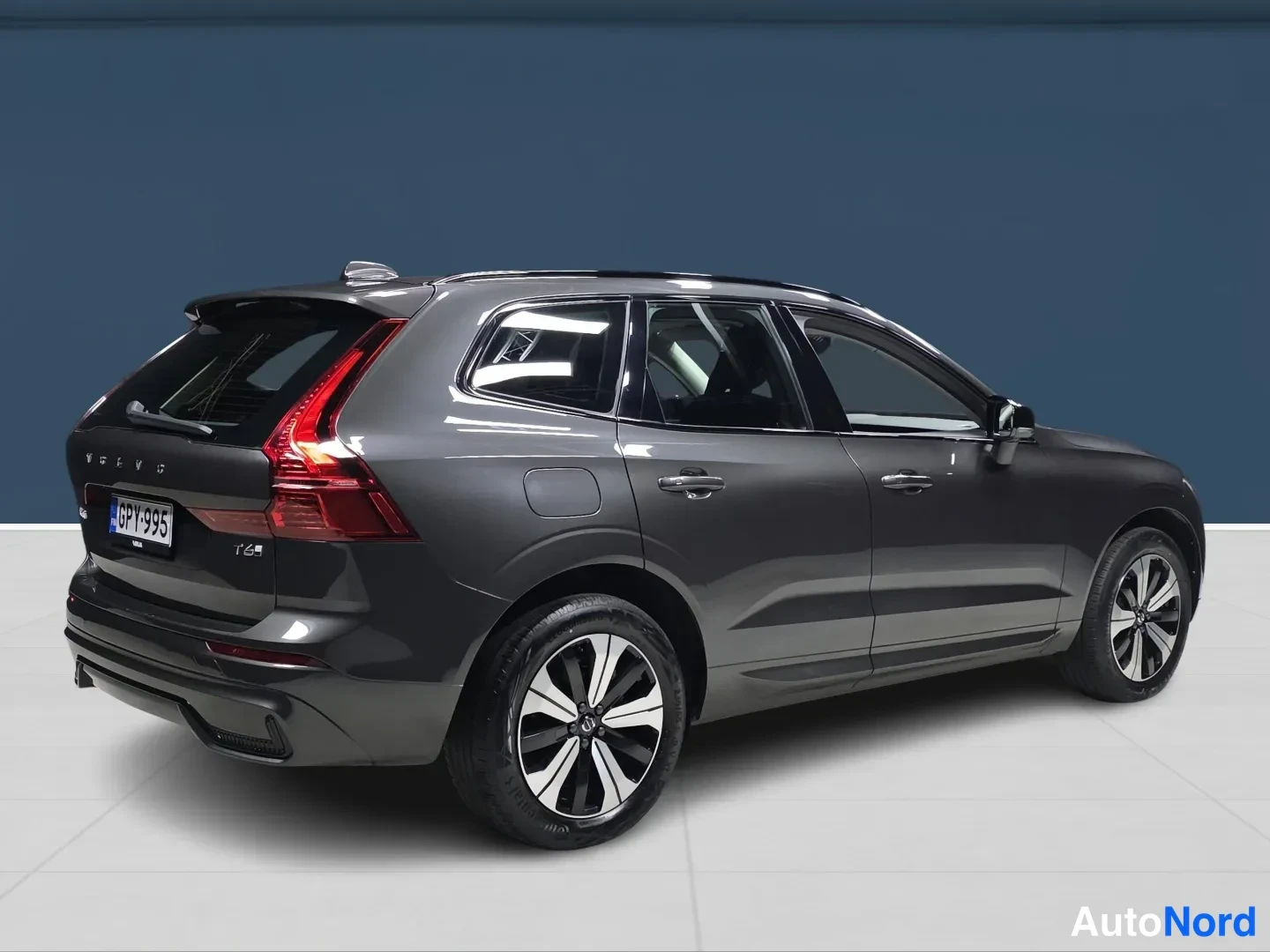 Harmaa Volvo XC60 2025, takaviisto, kuva 7