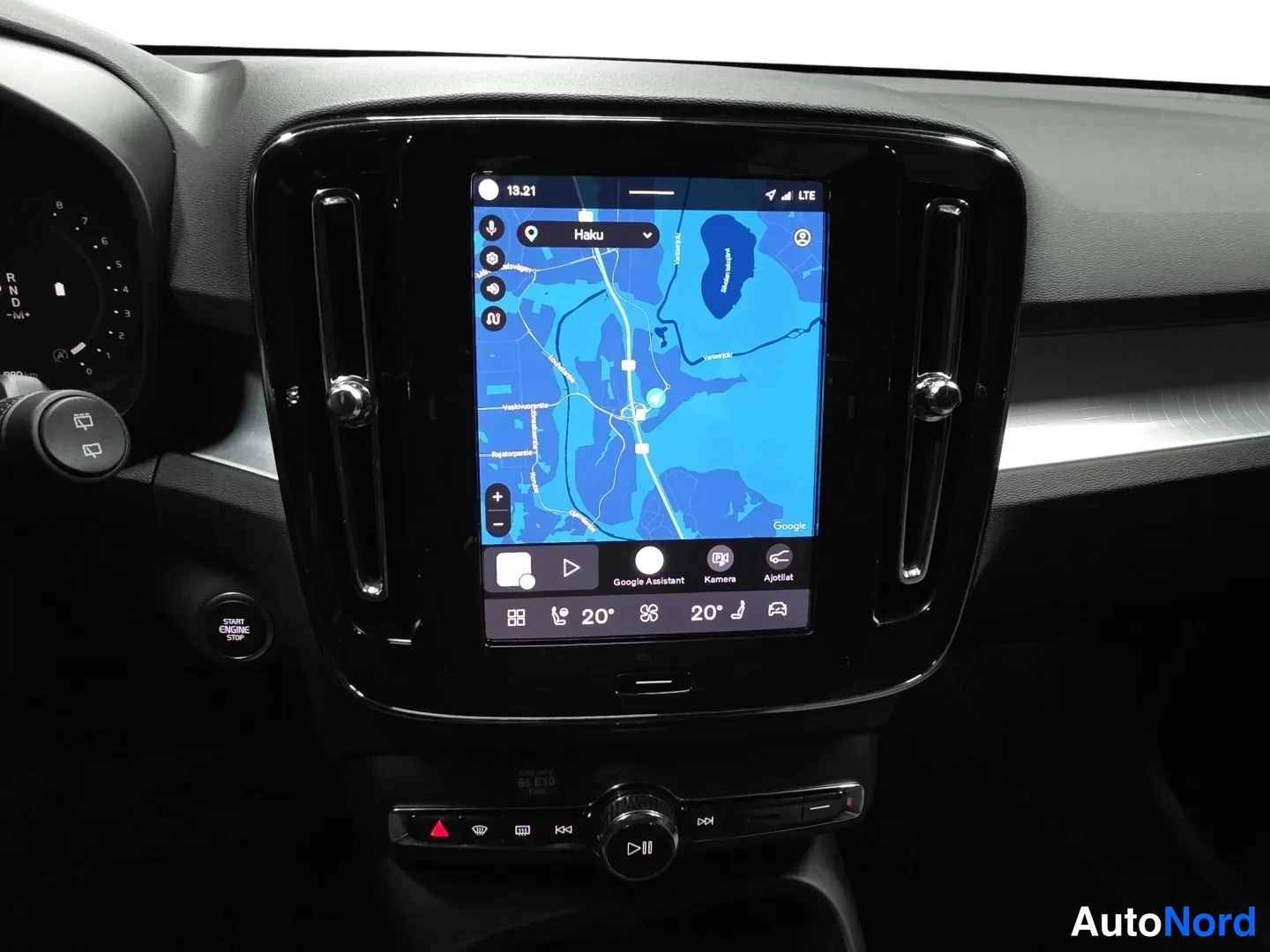 Grey Volvo XC40 2025, photo 13