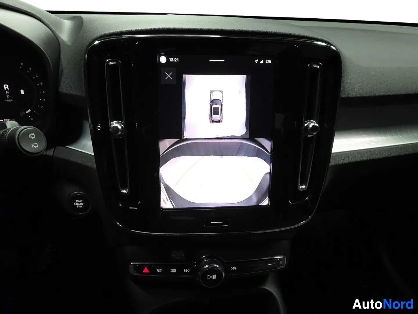 Grey Volvo XC40 2025, photo 14
