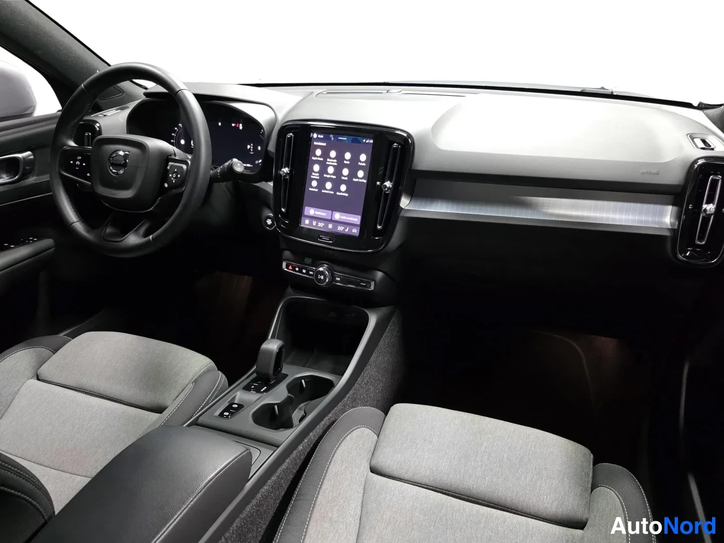 Grey Volvo XC40 2025, photo 17