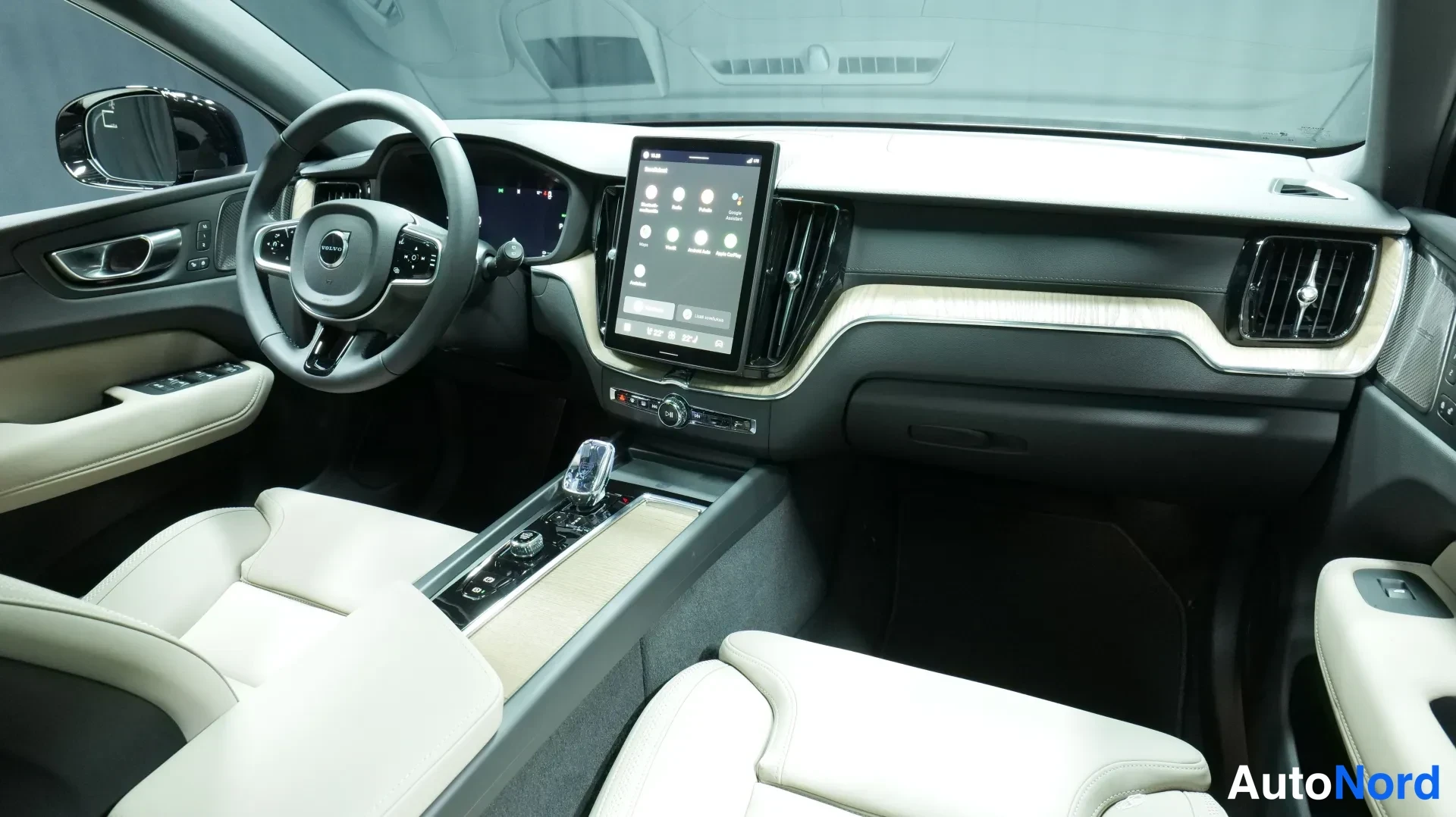 Röd Volvo XC60 2026, bild 8