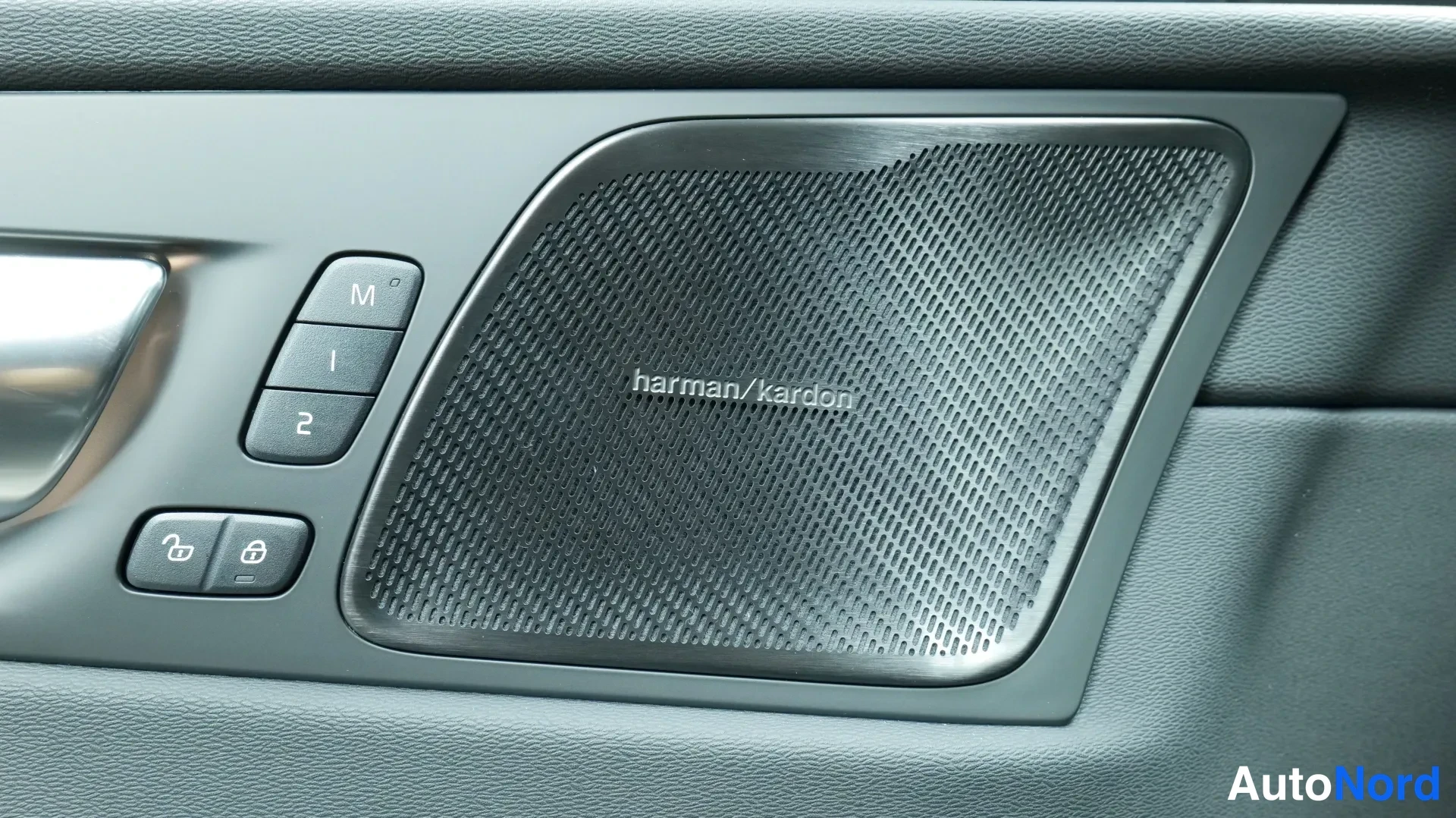Röd Volvo XC60 2026, detalj, bild 6