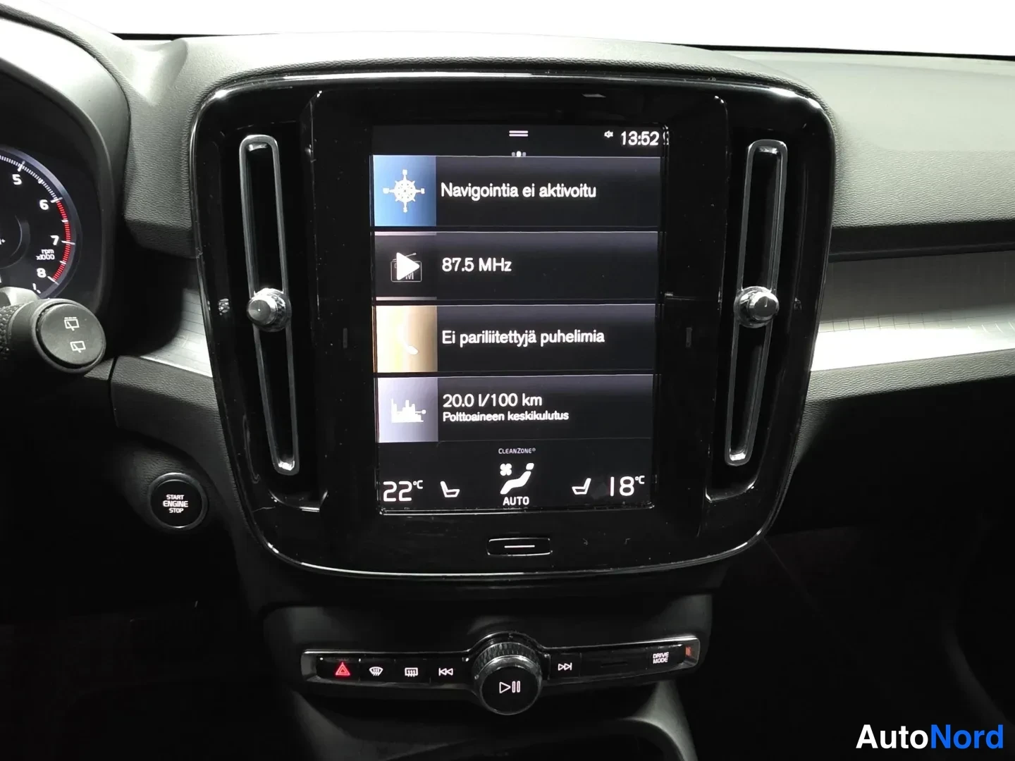 Black Volvo XC40 2022, photo 13