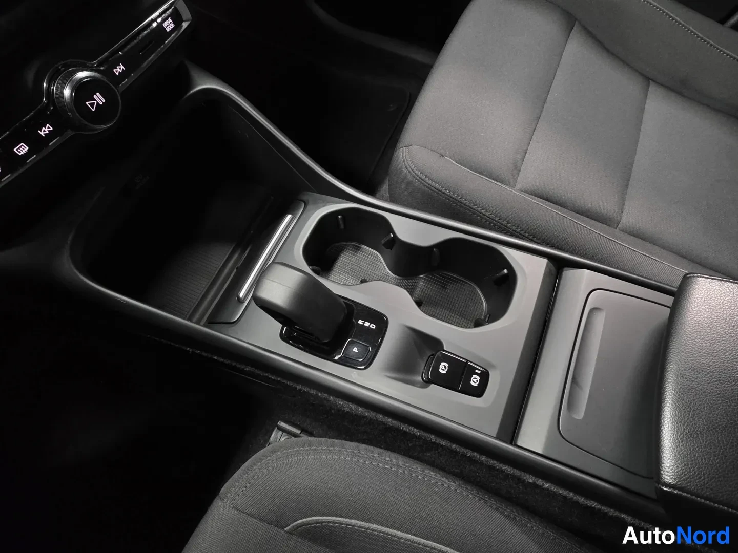 Black Volvo XC40 2022, photo 14