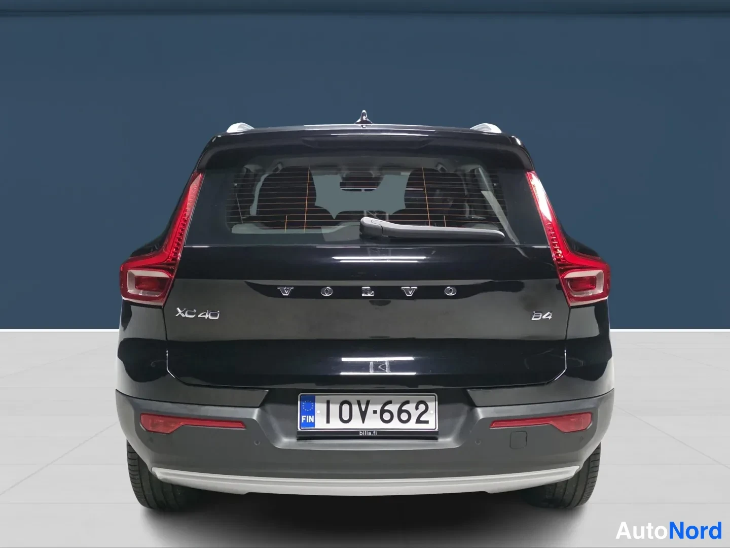 Black Volvo XC40 2022, rear, photo 7