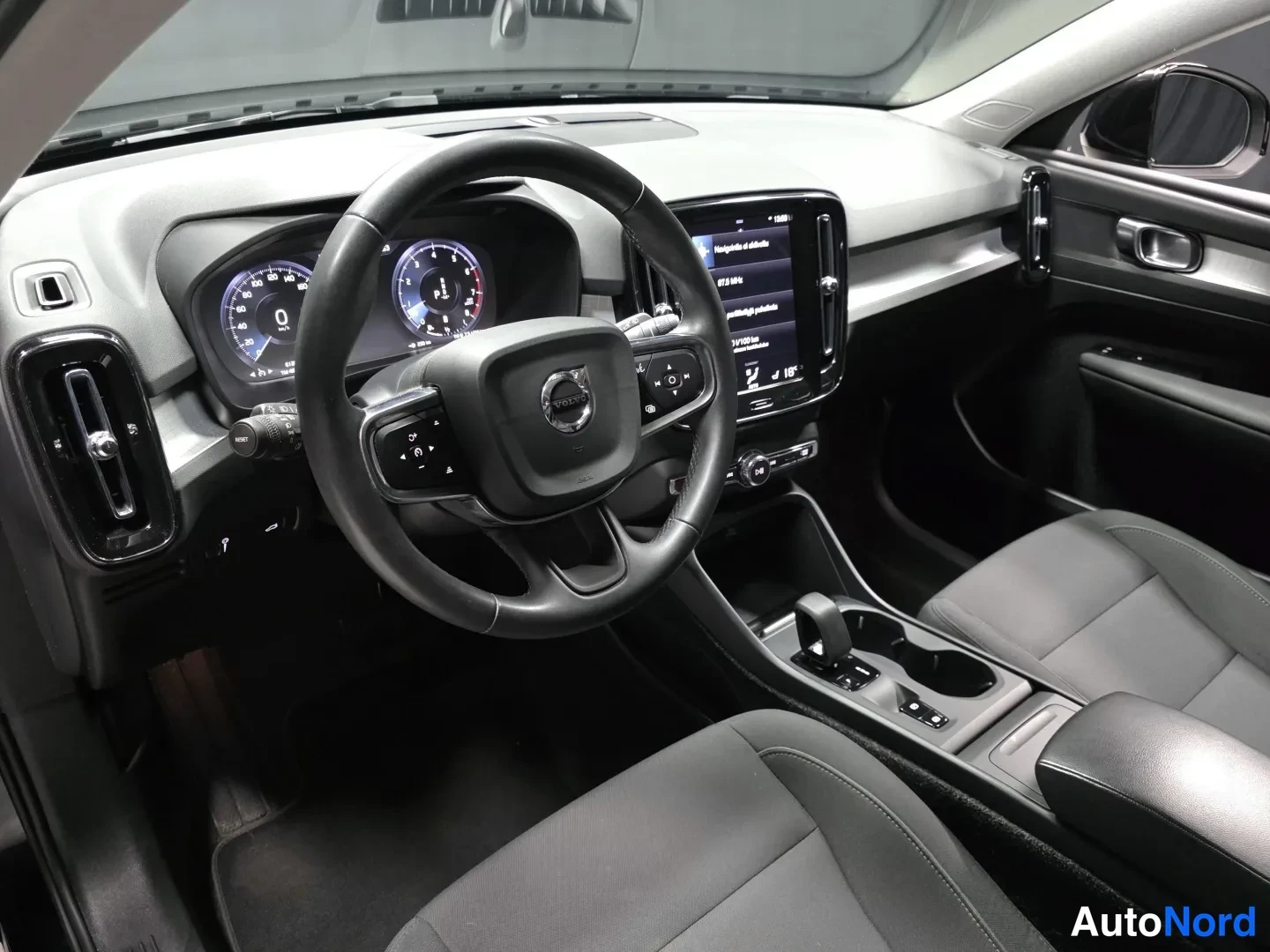 Black Volvo XC40 2022, photo 9