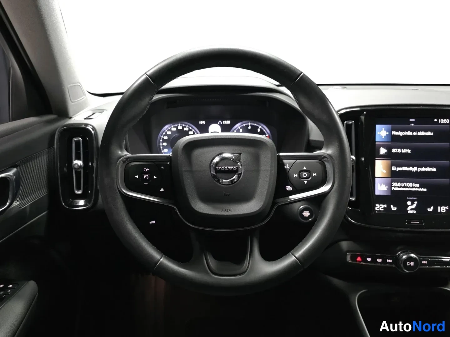 Black Volvo XC40 2022, photo 11