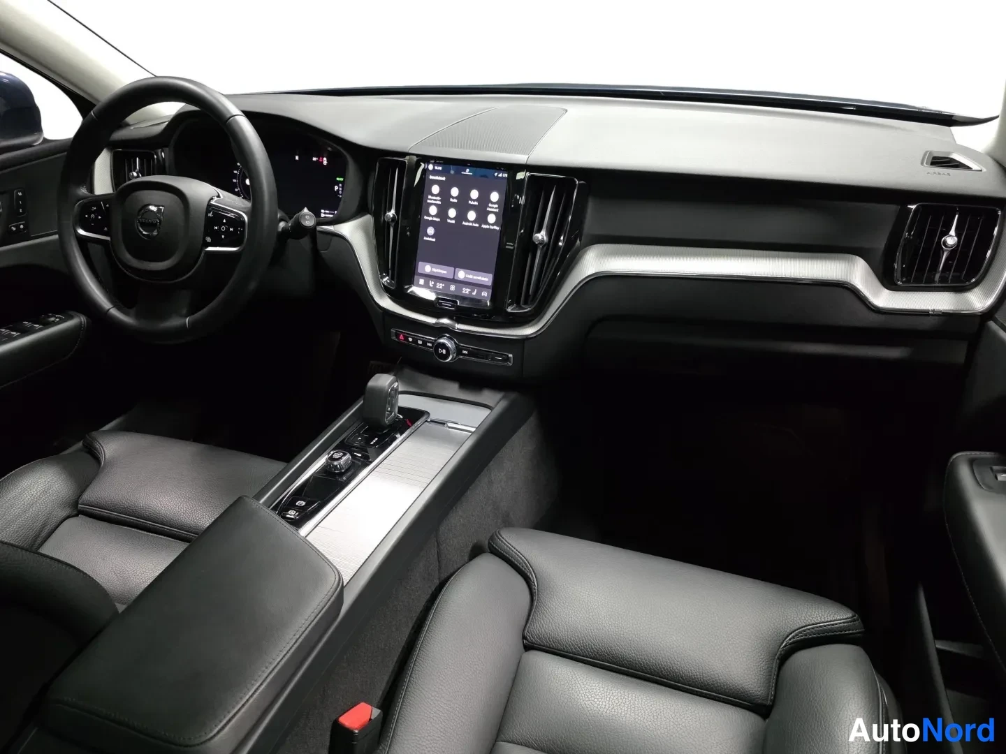 Blå Volvo XC60 2025, bild 16
