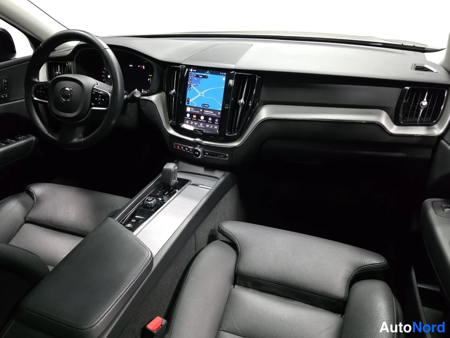 Ruskea Volvo XC60 2025, kuva 17