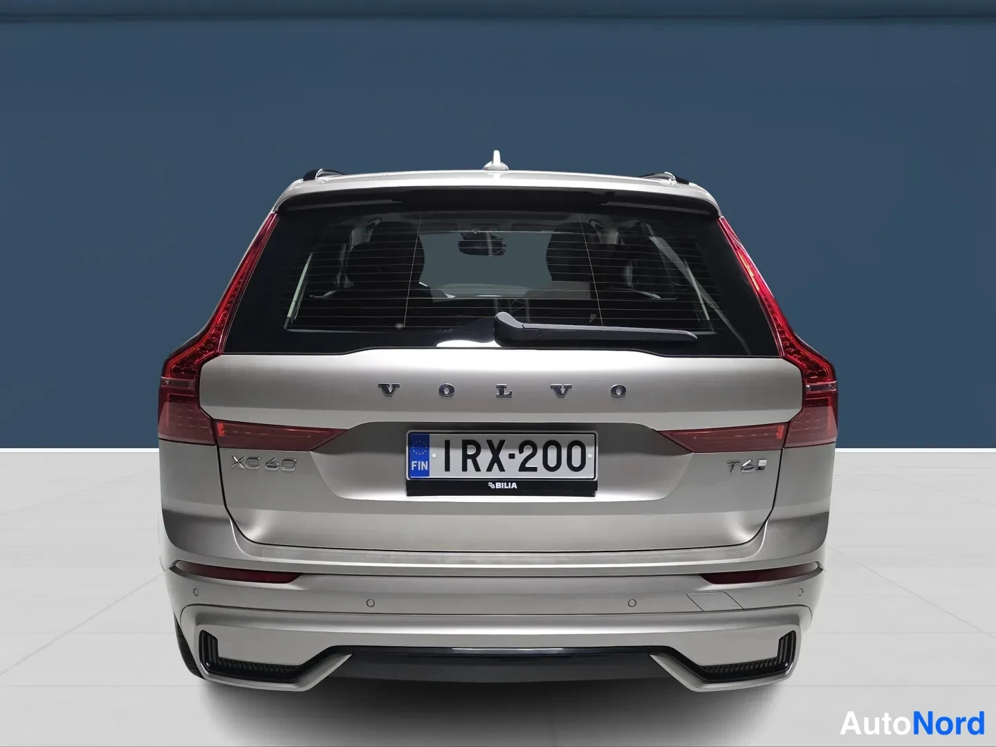 Ruskea Volvo XC60 2025, takaa, kuva 6