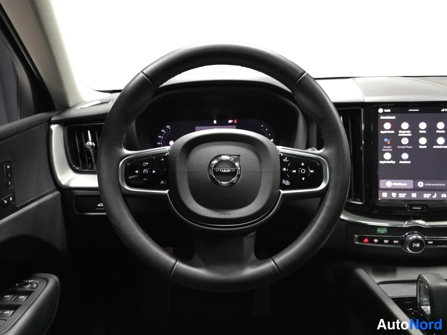 Musta Volvo XC60 2025, kuva 11