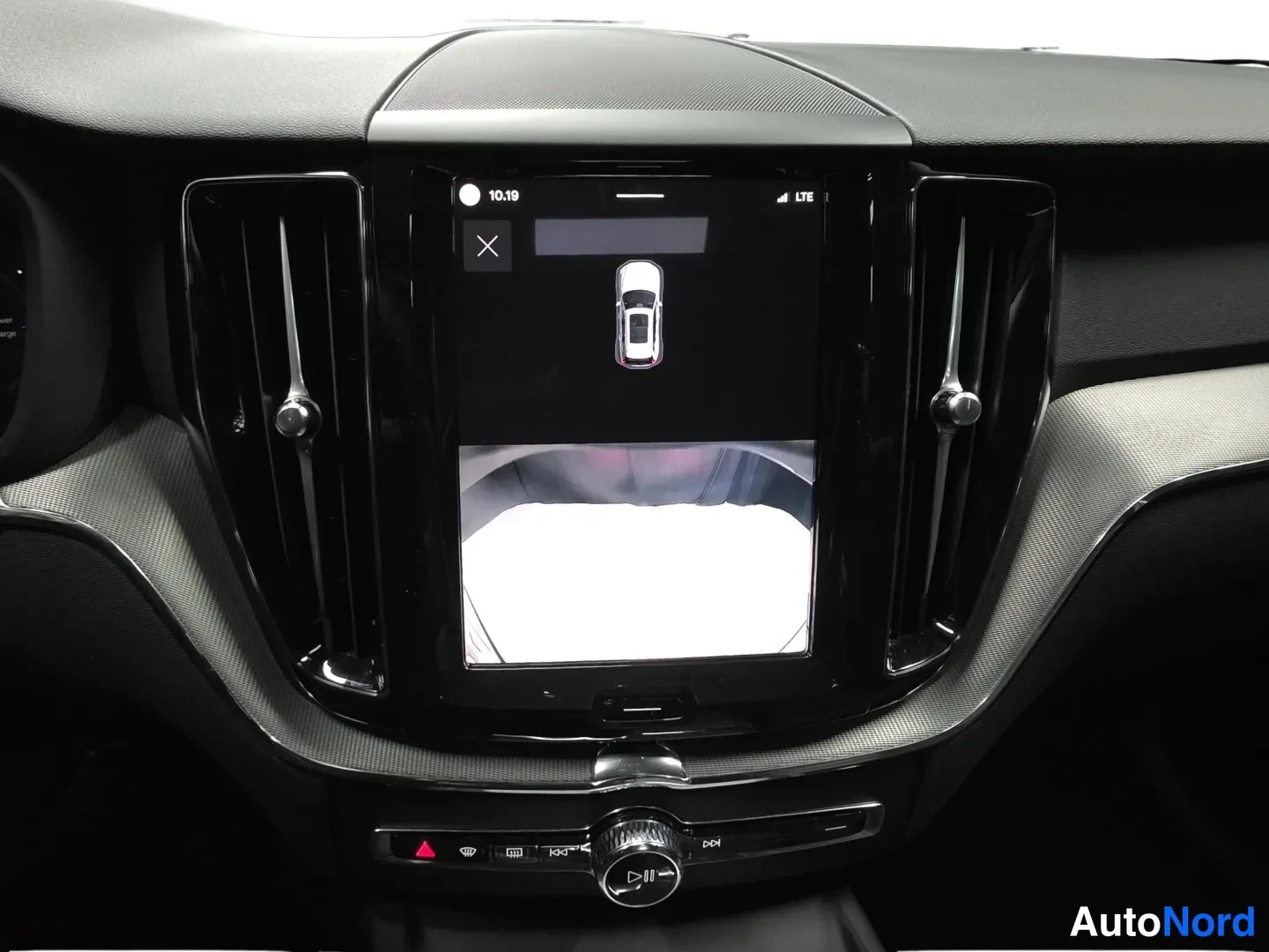Harmaa Volvo XC60 2025, kuva 13