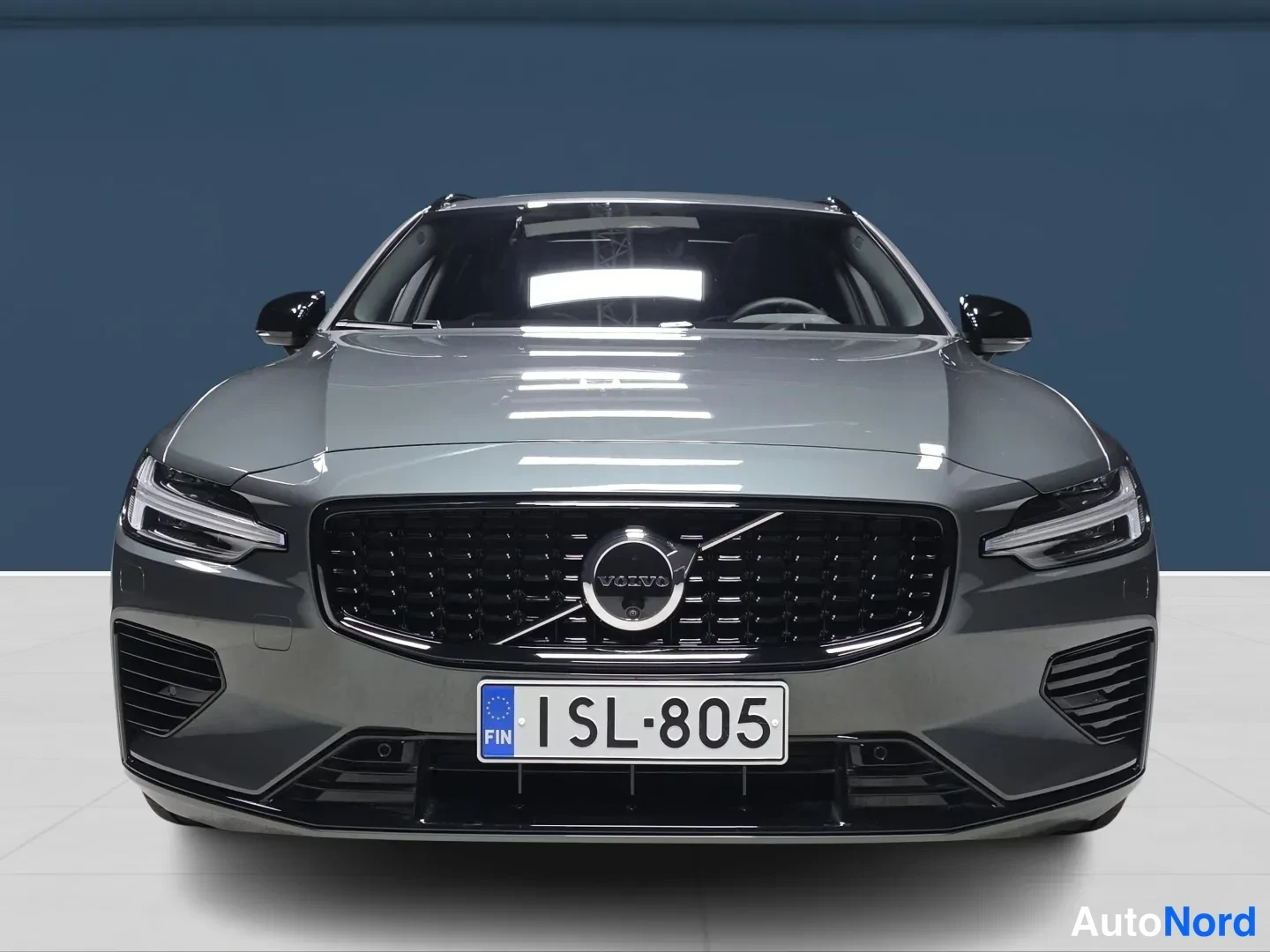 Vihreä Volvo V60 2026, edestä, kuva 3