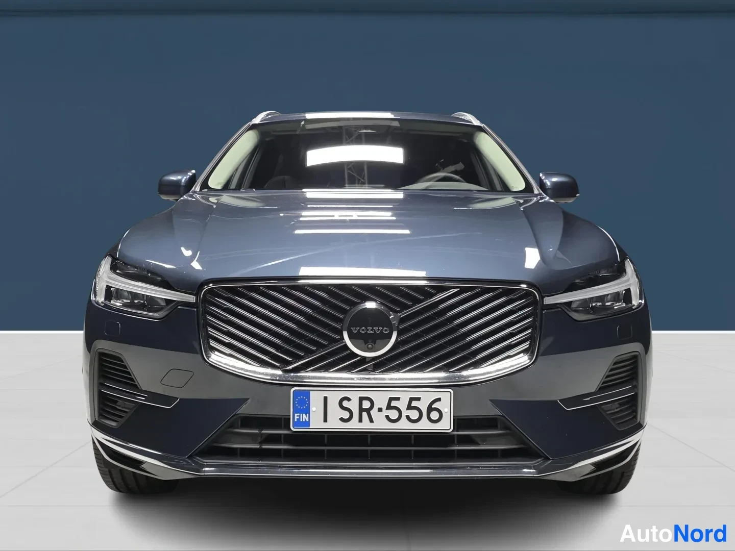 Sininen Volvo XC60 2026, edestä, kuva 3
