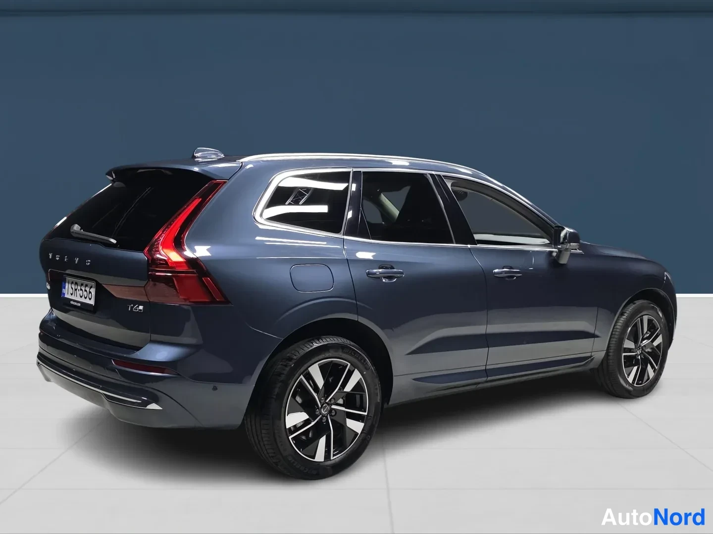 Sininen Volvo XC60 2026, takaviisto, kuva 4