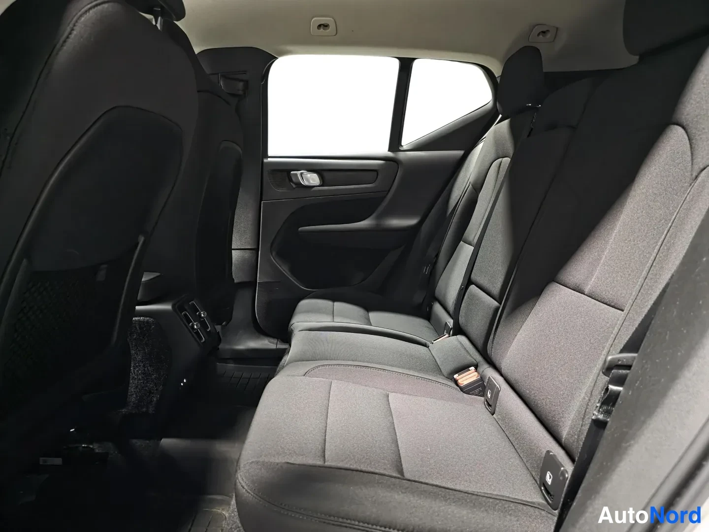 White Volvo XC40 2021, photo 9