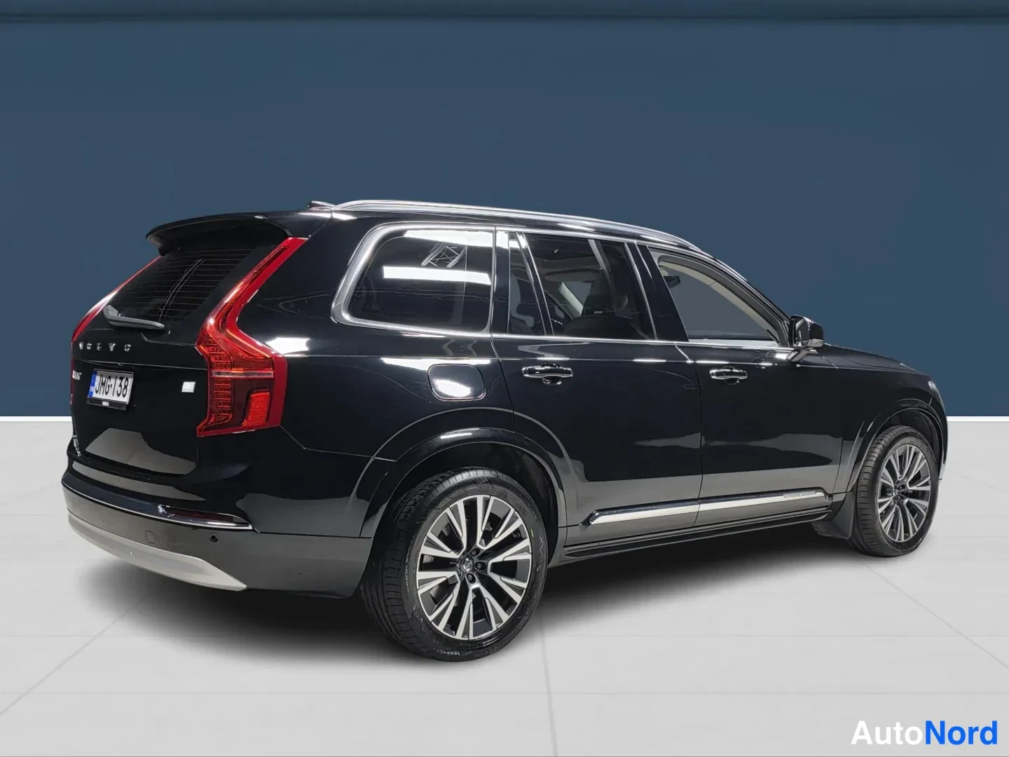 Musta Volvo XC90 2022, takaviisto, kuva 4