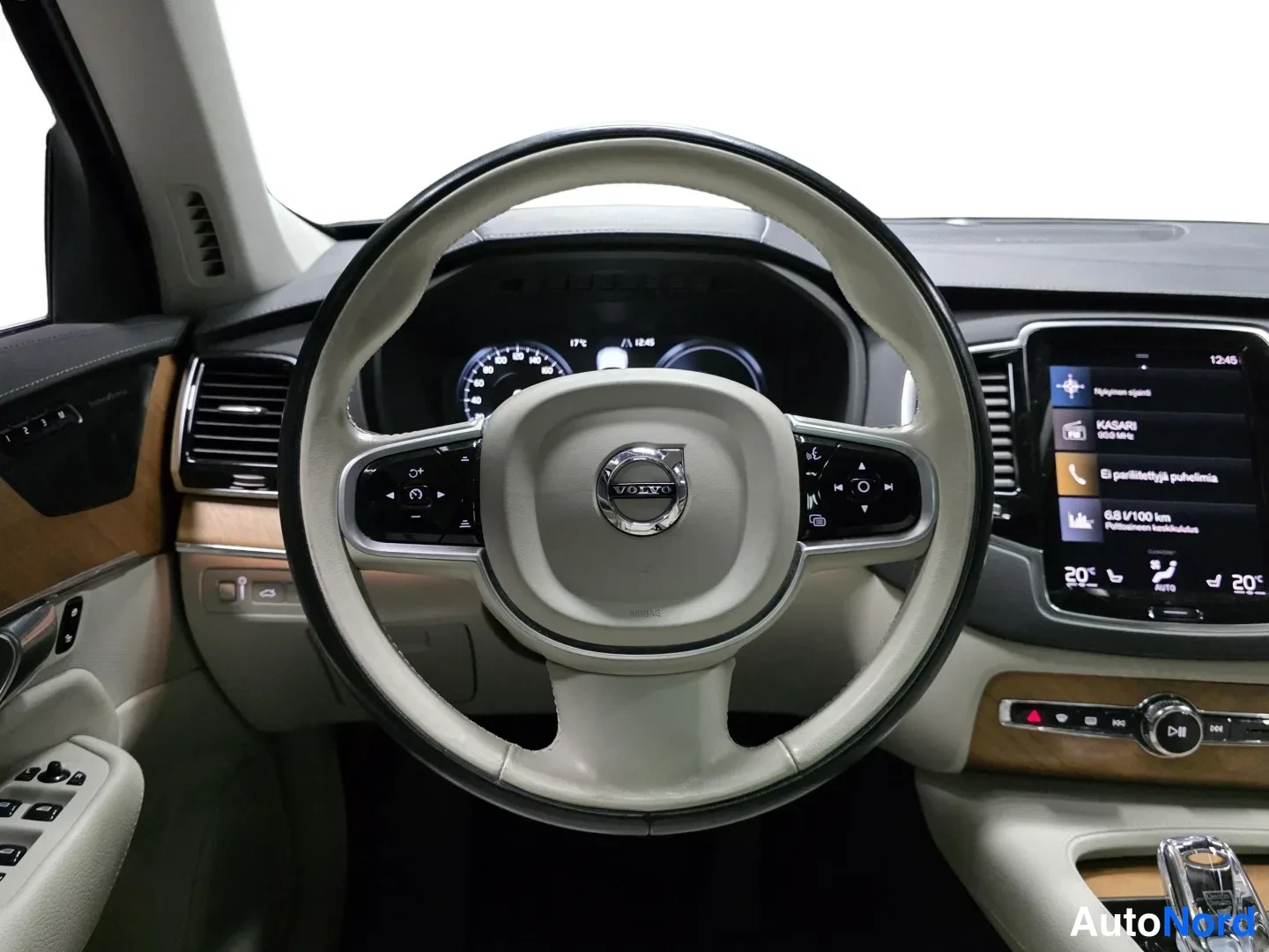 Musta Volvo XC90 2022, kuva 10