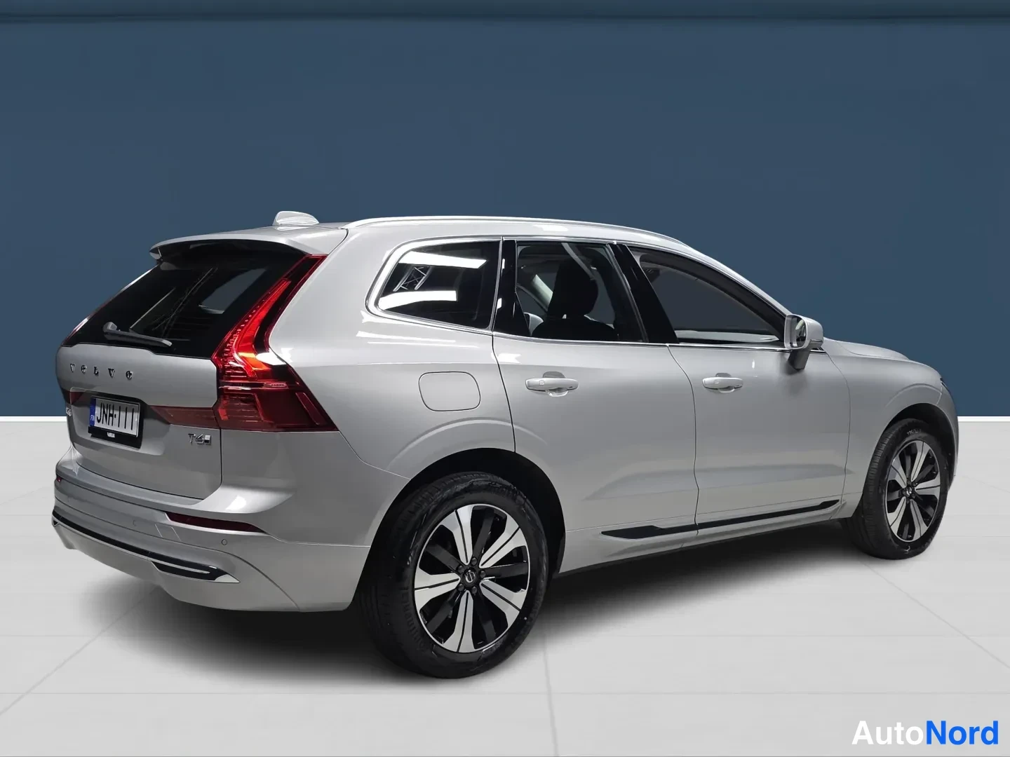 Harmaa Volvo XC60 2025, takaviisto, kuva 5