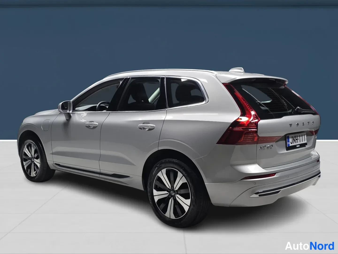 Harmaa Volvo XC60 2025, takaviisto, kuva 4