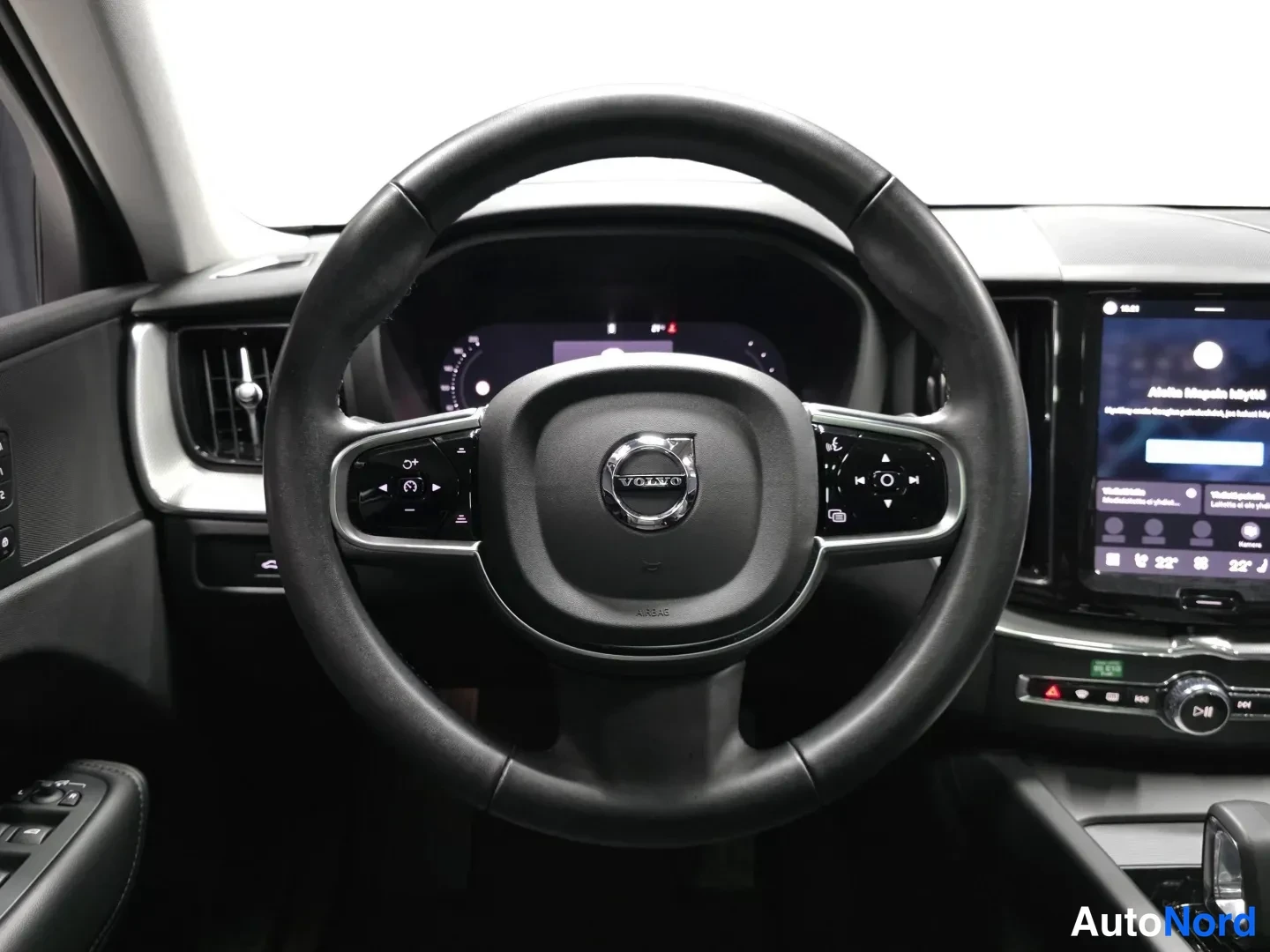 Harmaa Volvo XC60 2025, kuva 11