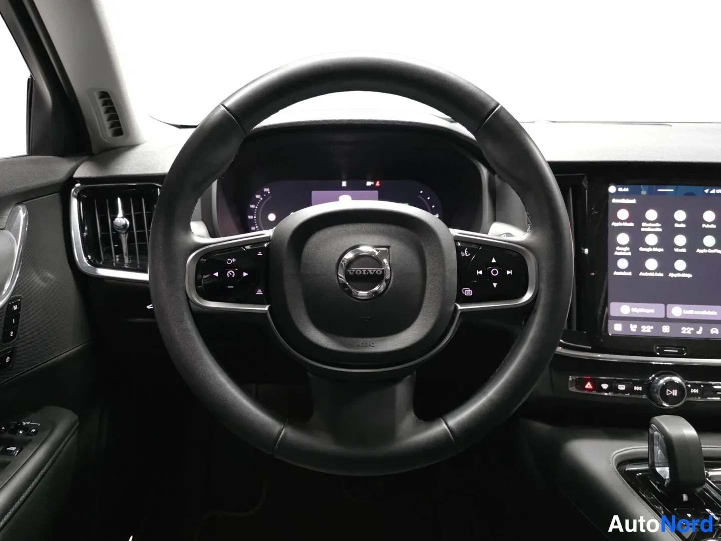 Musta Volvo V90 2025, kuva 11