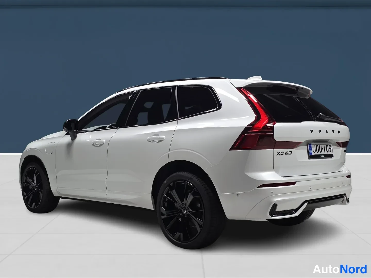 Valkoinen Volvo XC60 2027, takaviisto, kuva 5