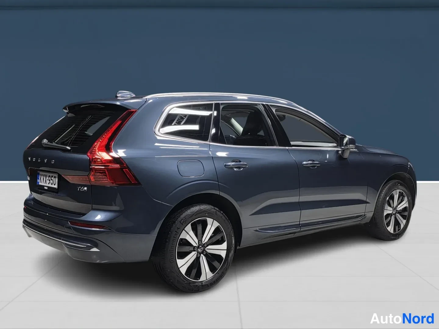 Sininen Volvo XC60 2025, takaviisto, kuva 5