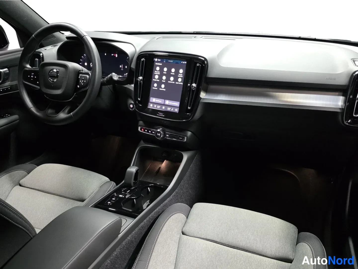 Grey Volvo XC40 2026, photo 8