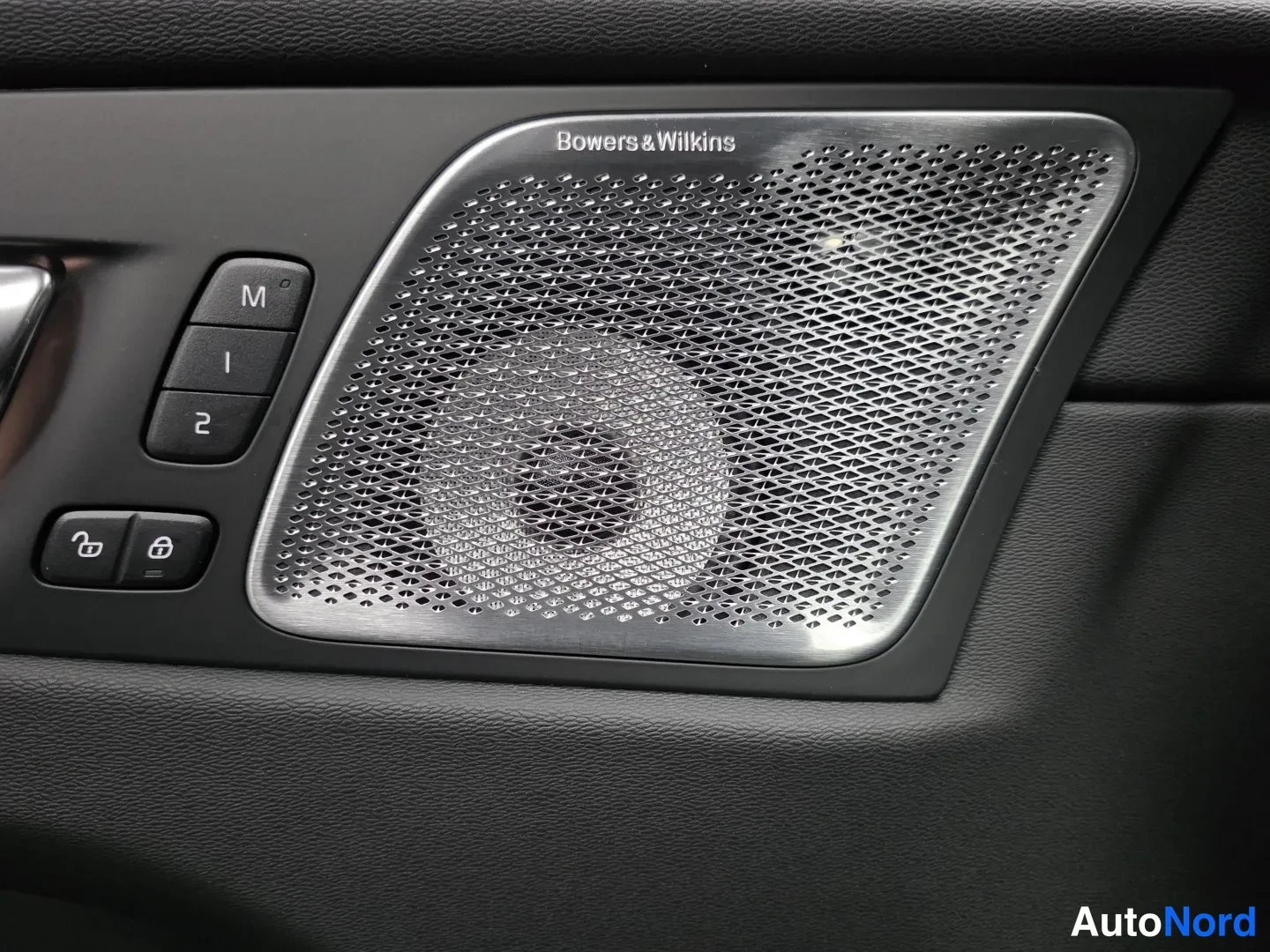 Svart Volvo XC60 2027, bild 14