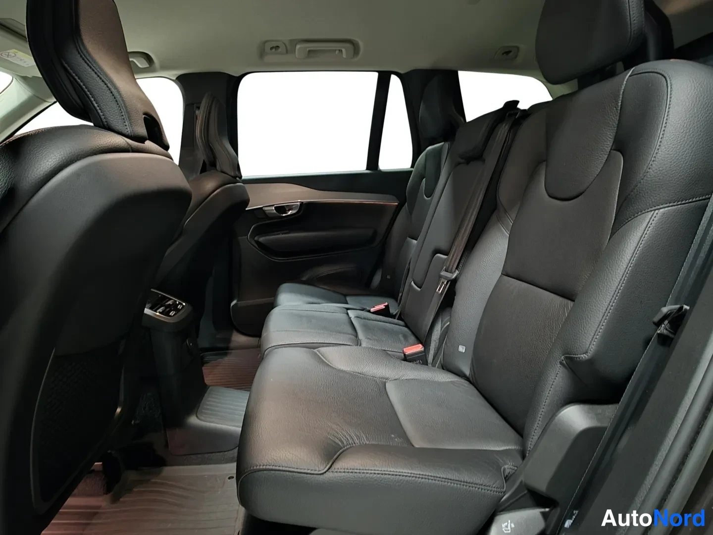 Harmaa Volvo XC90 2023, kuva 10