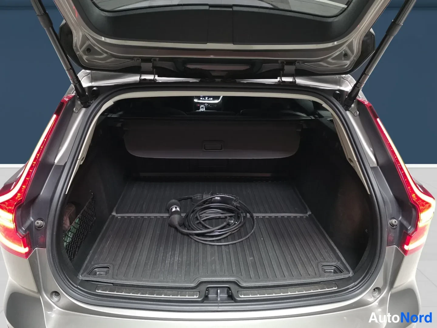 Grey Volvo V60 2022, rear, photo 5