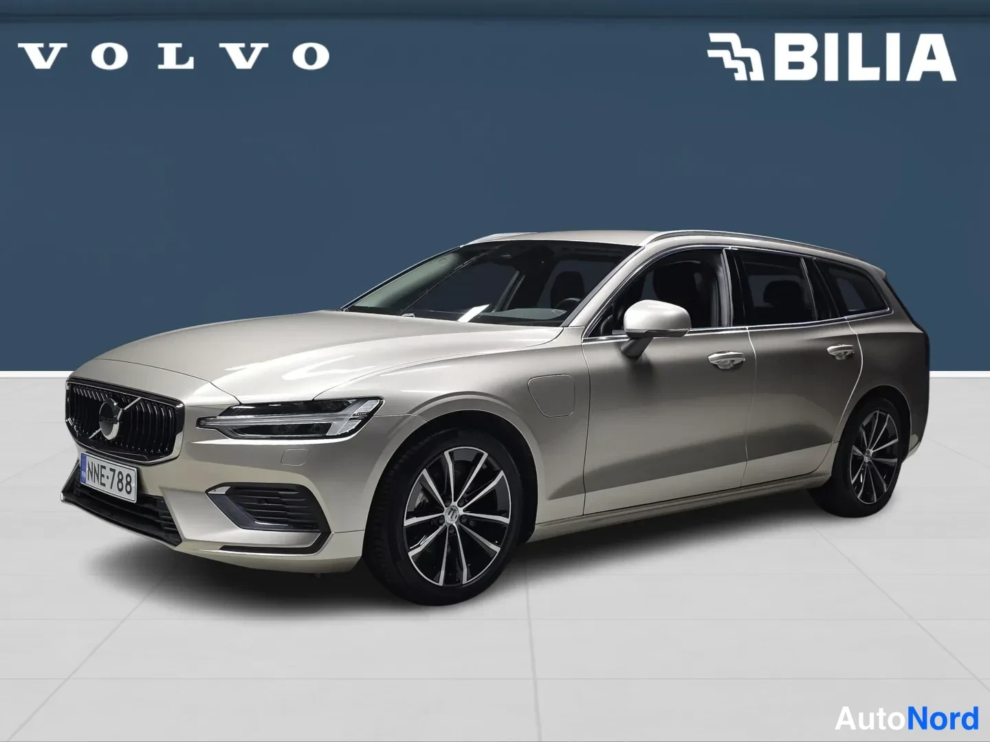 Ruskea Volvo V60 2024, kuva 13