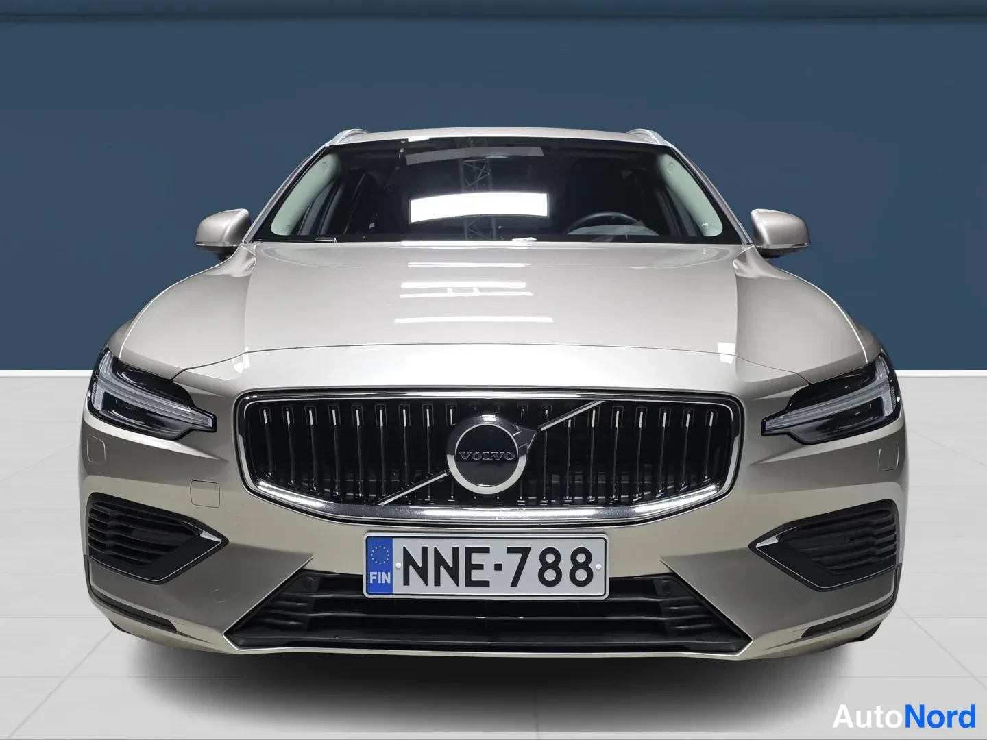 Ruskea Volvo V60 2024, kuva 2