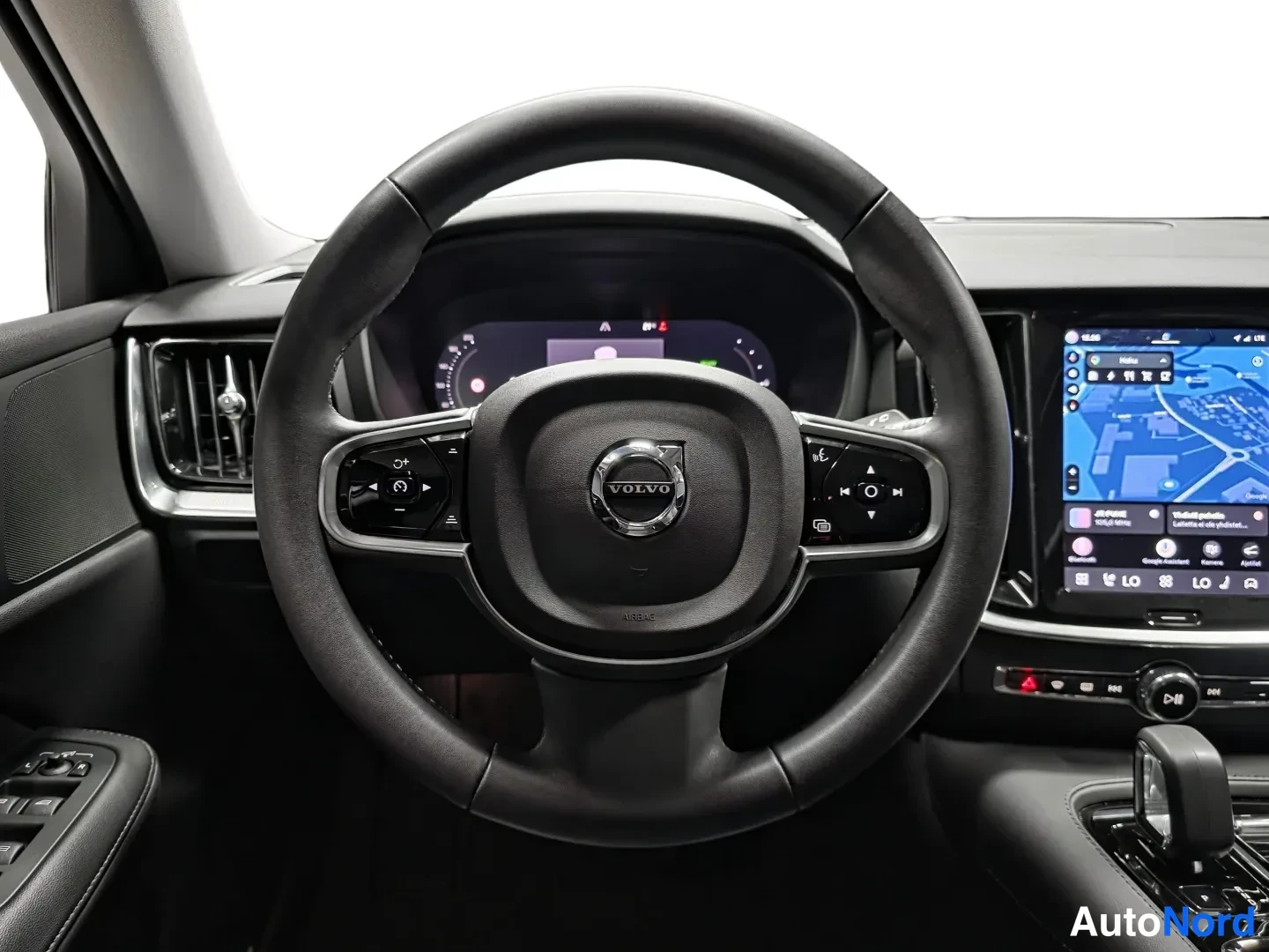 Ruskea Volvo V60 2024, kuva 9